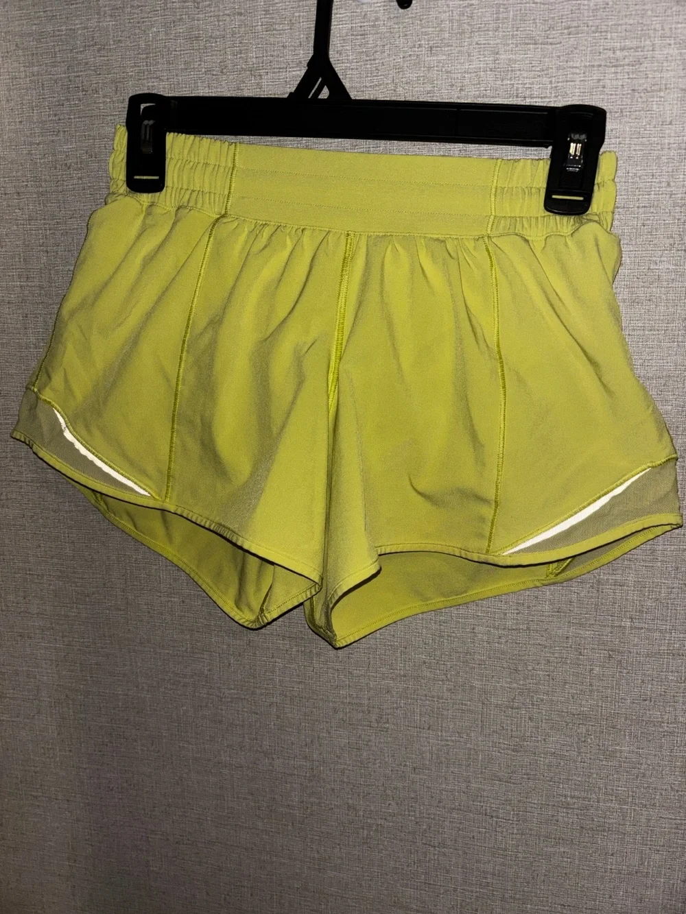 Lululemon Hotty Hot 4” shorts